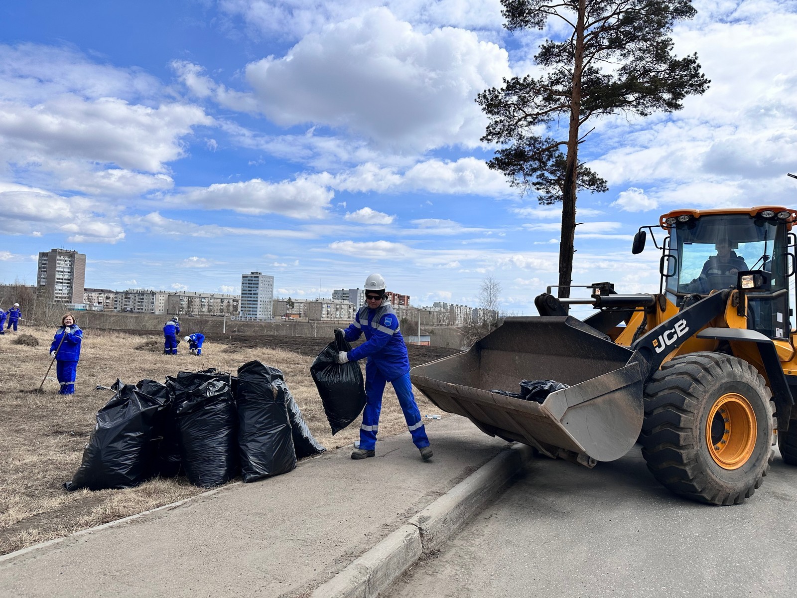 В ежегодном субботнике приняли участие работники ООО 