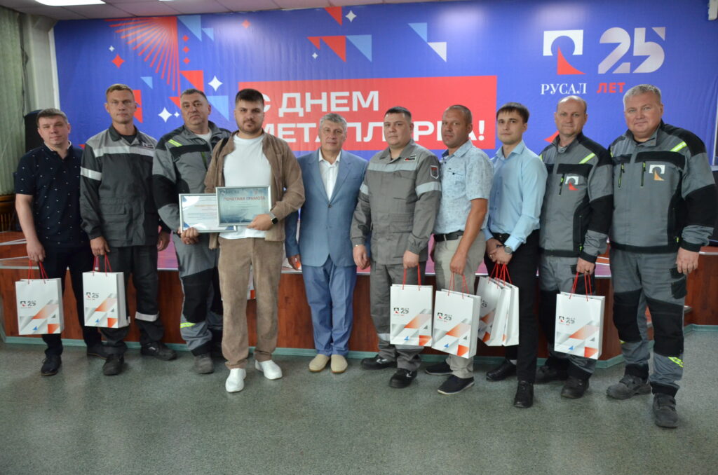 Сотрудникам БрАЗа вручают награды ко Дню металлурга