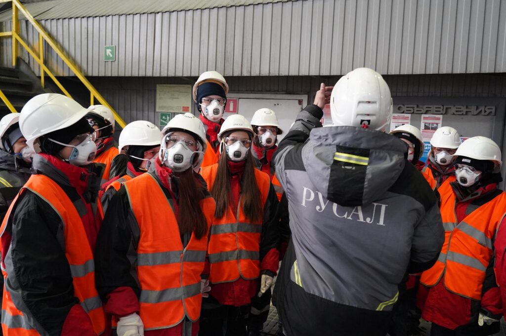 Неделя без турникетов открыла школьникам Братска алюминиевый мир БрАЗа