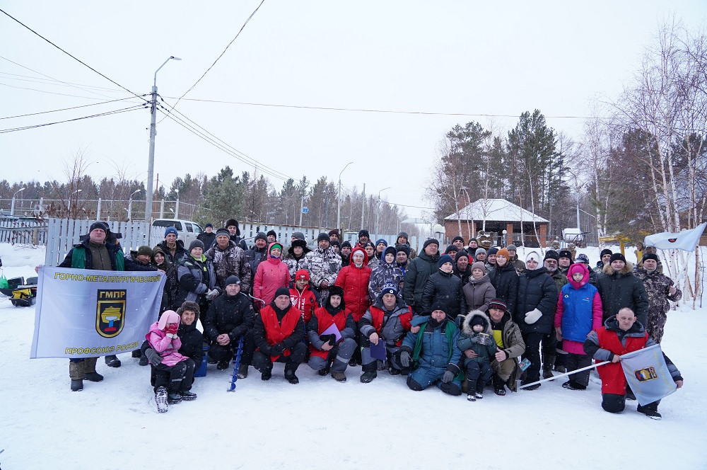 60 сотрудников БраЗа стали участниками подледной рыбалки к 60-летию завода