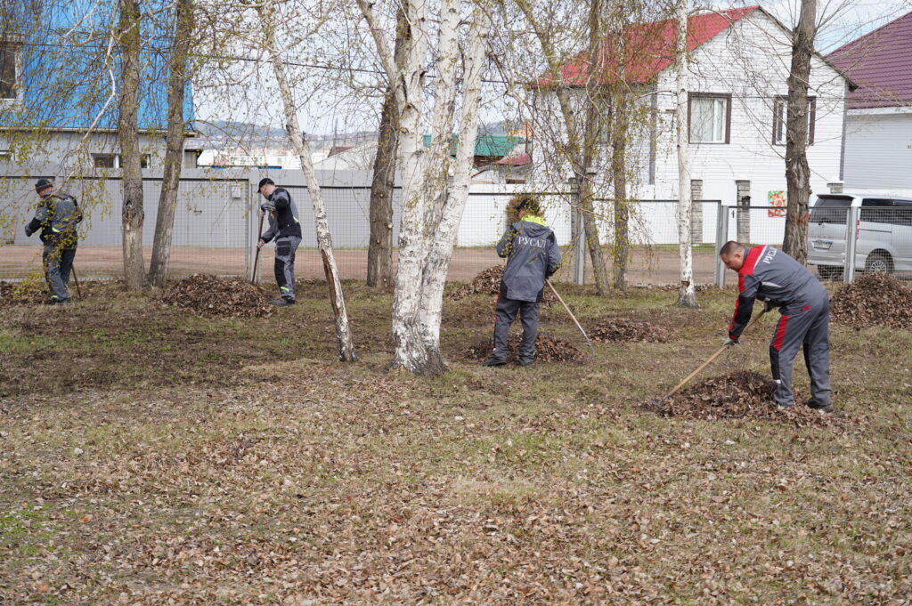 Сотрудники БрАЗа провели субботник в Парке металлургов