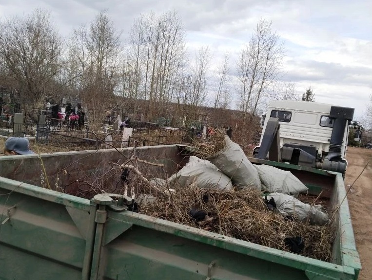 Волонтёры БрАЗа привели в порядок заброшенные могилы фронтовиков в Братске
