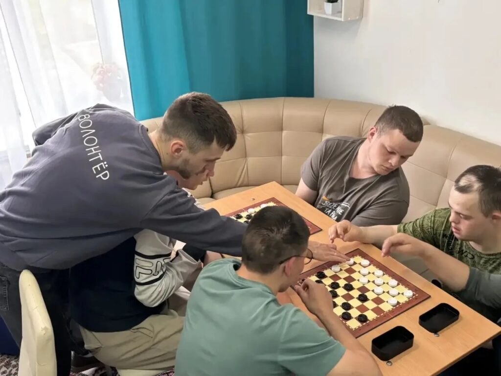 Волонтеры Молодёжного совета БрАЗа провели декаду настольных игр в Центре социальной реабилитации «Росток»