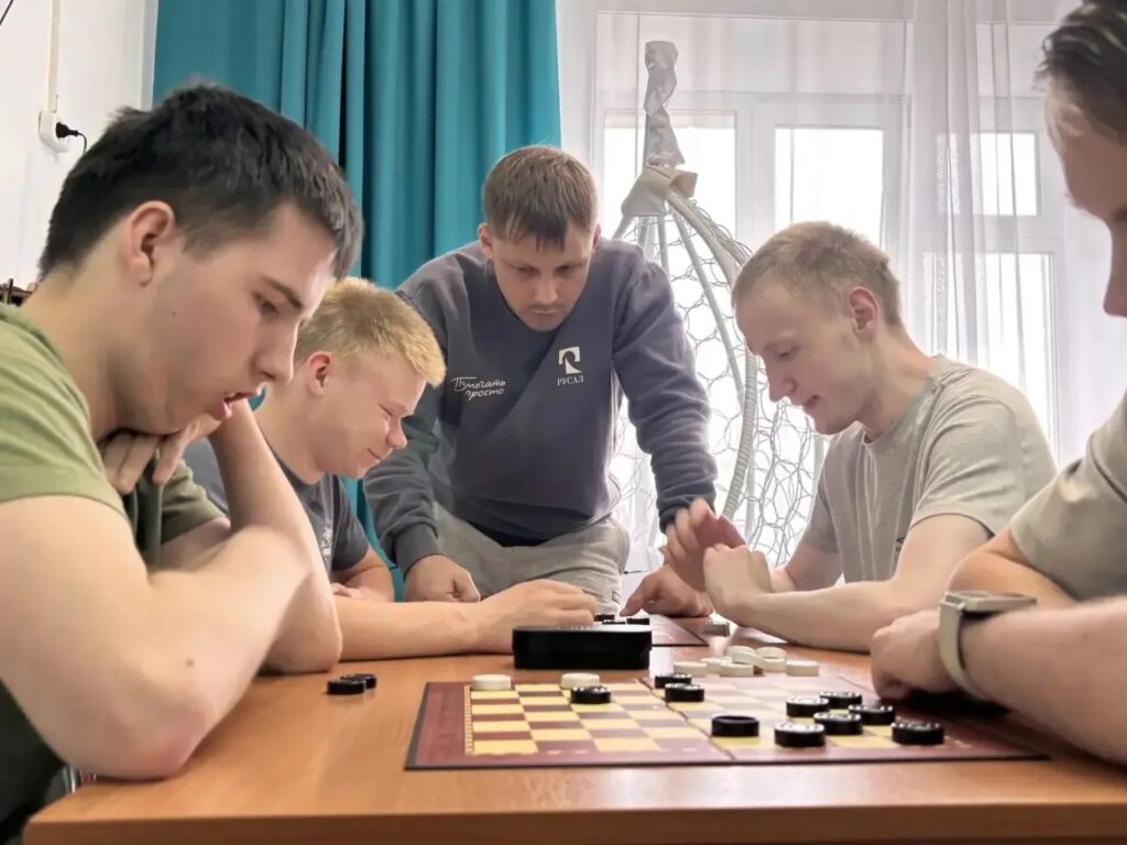 Волонтеры Молодёжного совета БрАЗа провели декаду настольных игр в Центре социальной реабилитации «Росток»