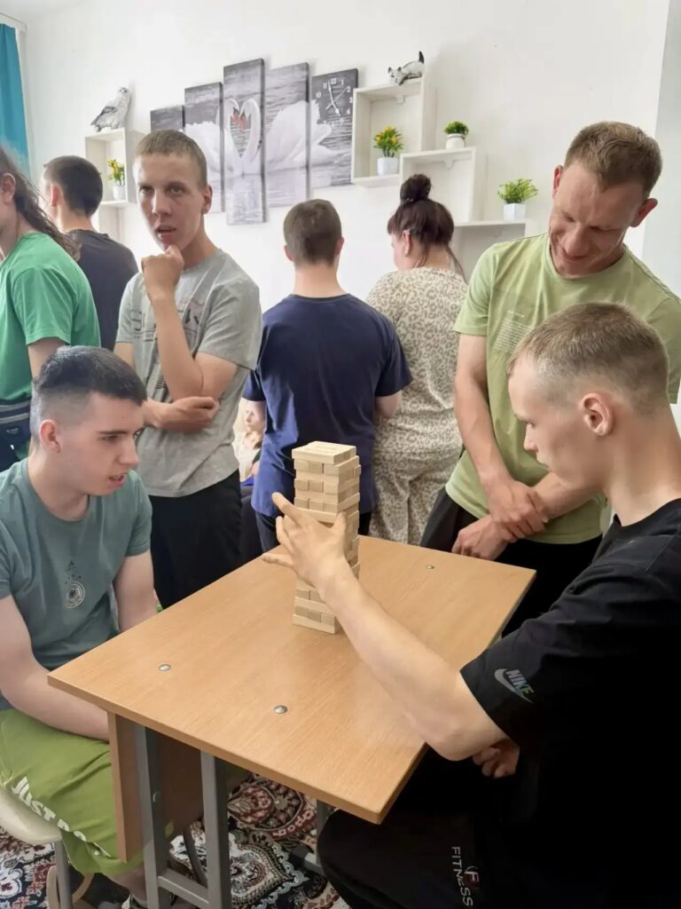 Волонтеры Молодёжного совета БрАЗа провели декаду настольных игр в Центре социальной реабилитации «Росток»