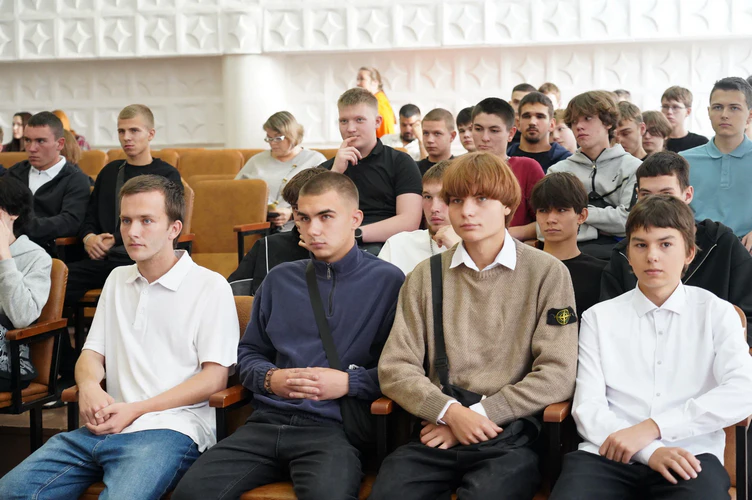Будущие сотрудники БрАЗа сели за парты «Профессионалитета»